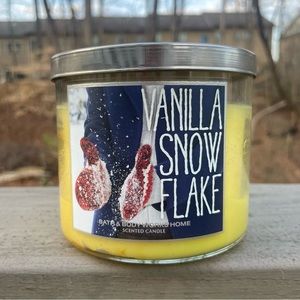 Bath and Body Works Vanilla Snow Flake 3 wick scented 14.5 oz. wax candle